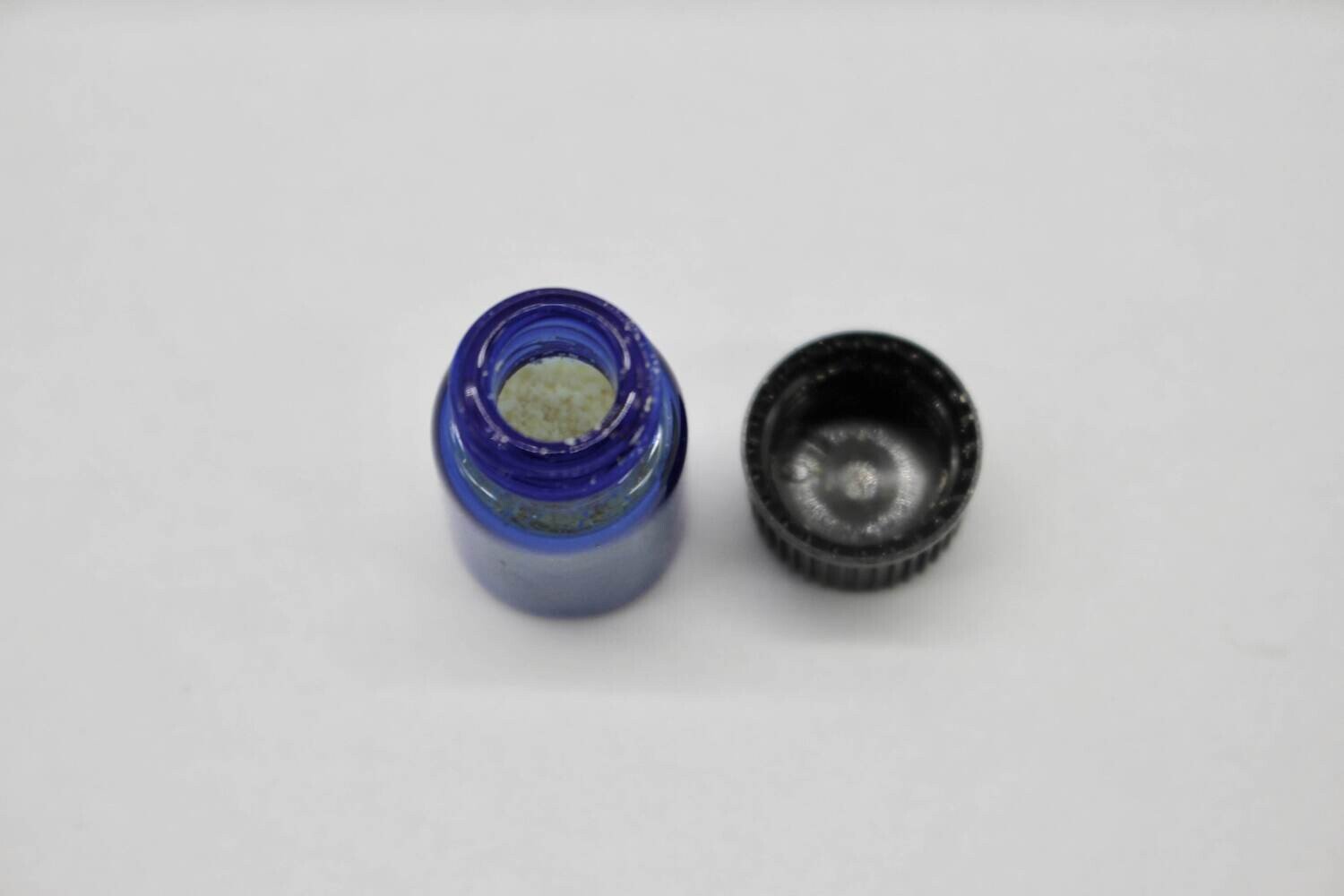 Pure Di-Methyl-Tryptamine Crystal (freebase) - Image 3